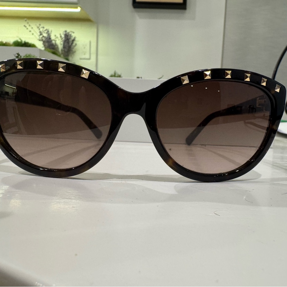 Valentino Brown, Black & Gold Rockstud Tortoise Wayfarer Sunglasses - See Pics! - Picture 14 of 16